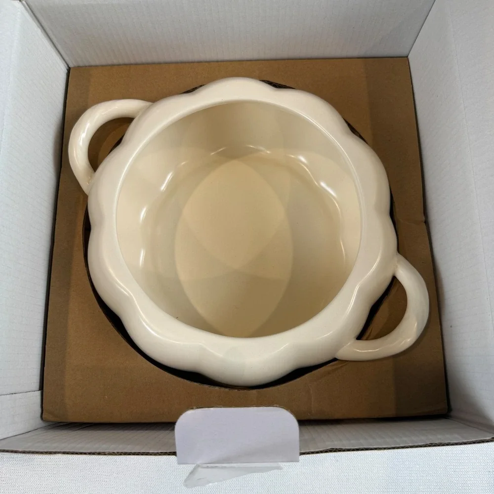 Pfaltzgraff Cream Ceramic Pumpkin Cocotte 2Qt Dutch Oven Gold Stem Thanksgiving